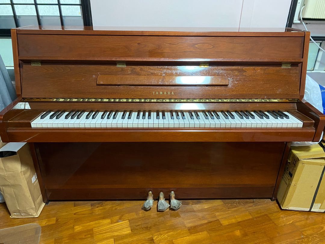 Yamaha M5J piano