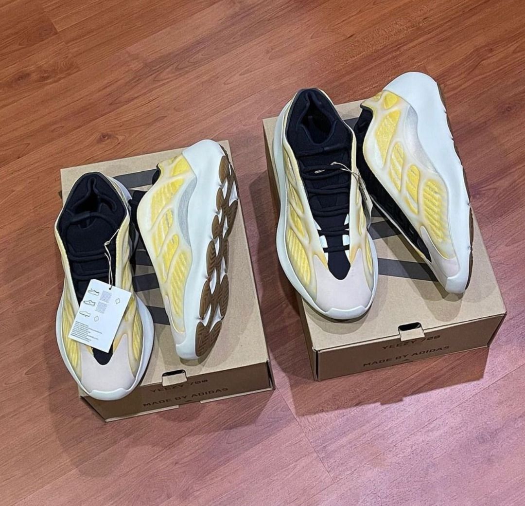 Yeezy 700 V3 Mono Safflower, Men's Fashion, Footwear, Sneakers on Carousell