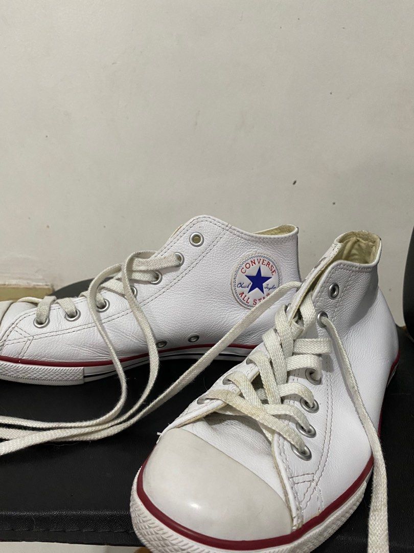 🖤 AUTHENTIC MEN Converse All-Star Sneakers White (Category: Sneakers) located in Las Pinas. Submitted by anatrix (Listing ID 1241858261, Image 2). Description: FOR SALE! Authentic Men’s White Converse All-Star ✅ Very lightly used (1-3 times only) ✅ Pasalubong from USA, can vouch from dad’s friend ✅ US Size 8 VERY MINOR flaws: Medyo burado na po yung print dun sa likod ng shoe (see last pic). May onting creases din po sa harap due to wear and sto