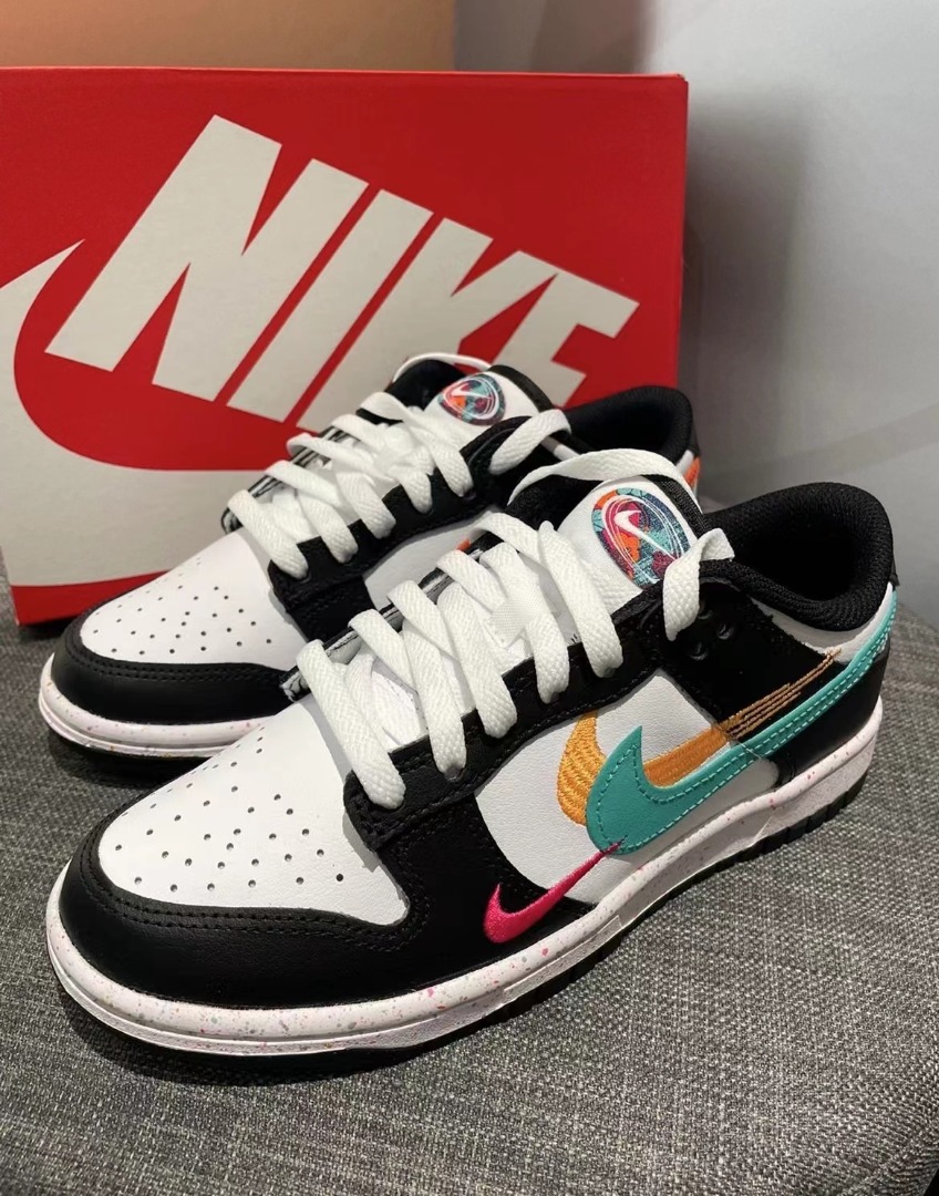 🌈 Nike Dunk Low Multi - Color Swoosh 防滑低幫板鞋黑白, 女裝, 鞋