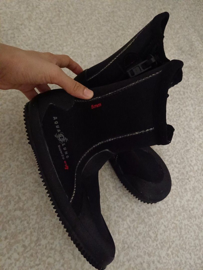 Aqualung booties top