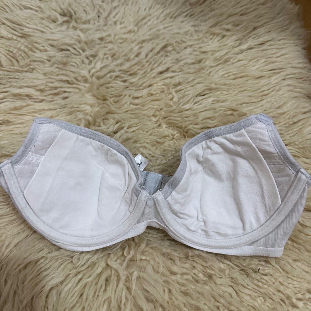 Been Teen 75B on tag, 34B Sister sizes: 36A, 32C Thin pads  Underwire  Adjustable strap Back closure Removable stain. All items are from US bale.,  Women's Fashion, Undergarments & Loungewear on