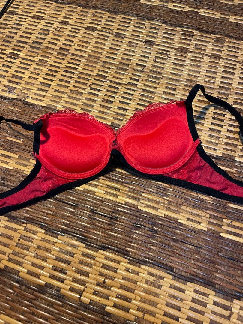 BrasNthings 32A, Women's Fashion, New Undergarments & Loungewear on