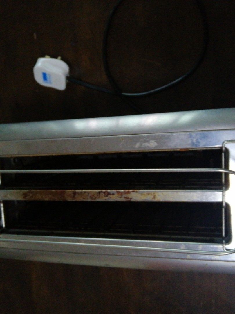Bread toaster (Category: Ovens & Toasters) located in Singapore. Submitted by buching2006 (Listing ID 1241862321, Image 1). Description: Clear space and let go cheap. Fully working though seasoned. 39x18x22cm Collect from punggol..