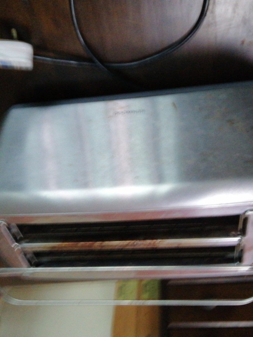 Bread toaster (Category: Ovens & Toasters) located in Singapore. Submitted by buching2006 (Listing ID 1241862321, Image 2). Description: Clear space and let go cheap. Fully working though seasoned. 39x18x22cm Collect from punggol..