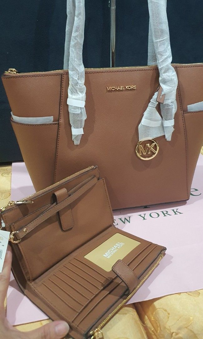 Michael Kors Charlotte Large Satchel, Women's Fashion, Bags & Wallets, Tote  Bags on Carousell