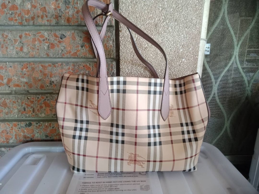 Burberry reversible tote deals medium