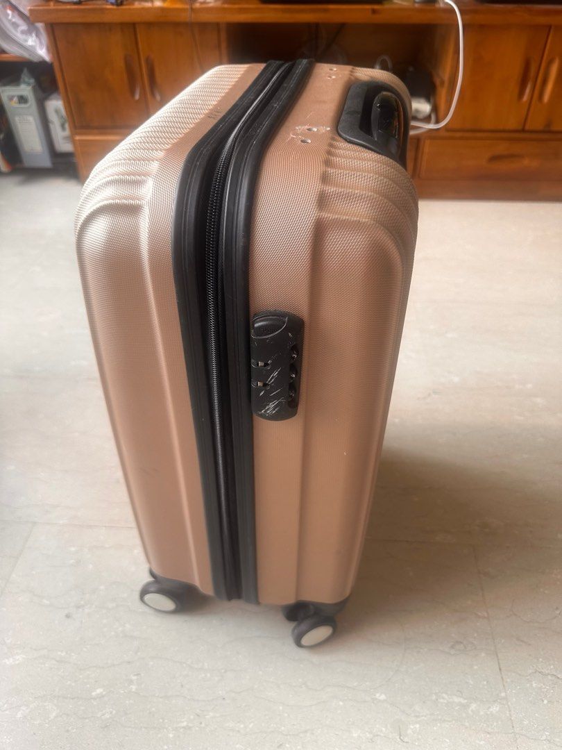 Carryon luggage case, Hobbies & Toys, Travel, Luggage on Carousell