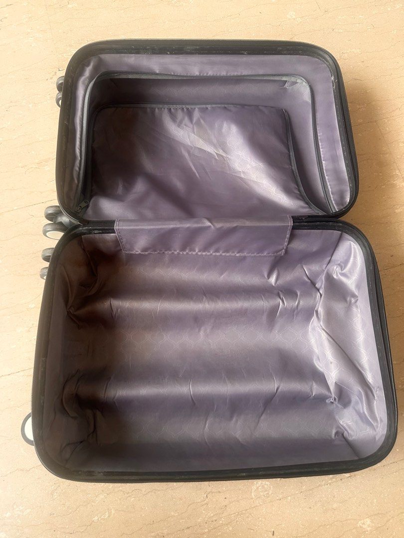 Carryon luggage case, Hobbies & Toys, Travel, Luggage on Carousell