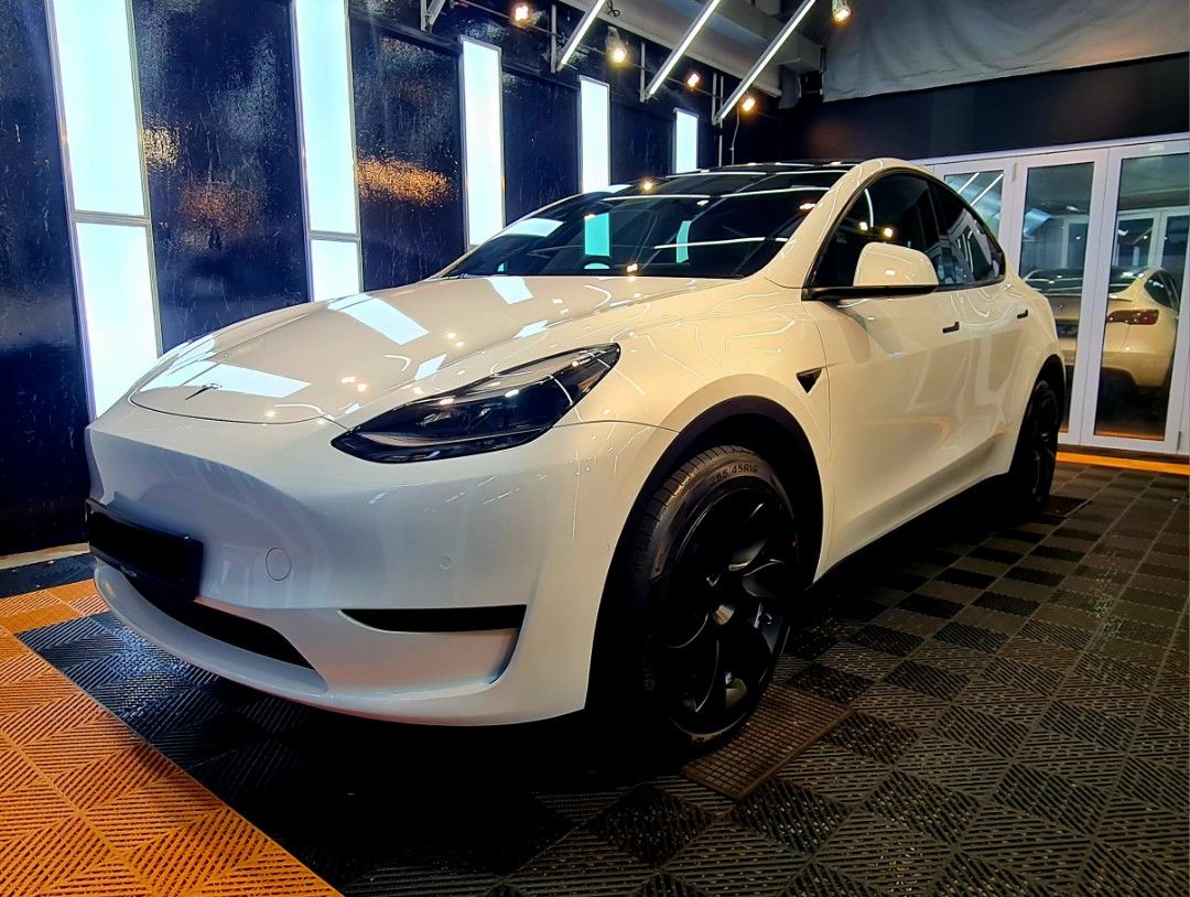 ceramic coating (Category: Detailing & Protection) located in Singapore. Submitted by 5dminimart (Listing ID 1241920164, Image 1). Description: -1 Layer based coat -1 Layer top coat - exterior glass, plastic,rubber, and rims included.