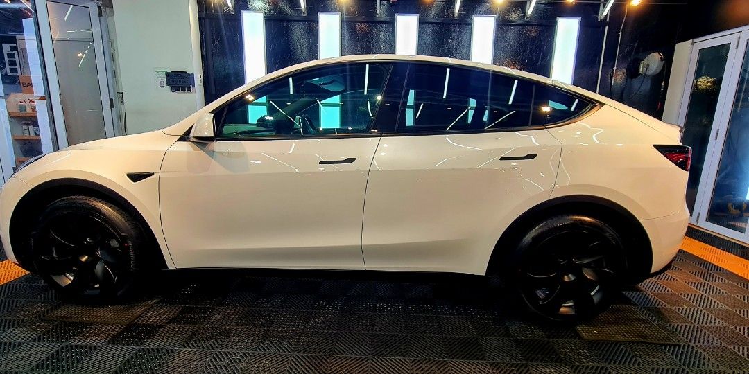 ceramic coating (Category: Detailing & Protection) located in Singapore. Submitted by 5dminimart (Listing ID 1241920164, Image 2). Description: -1 Layer based coat -1 Layer top coat - exterior glass, plastic,rubber, and rims included.