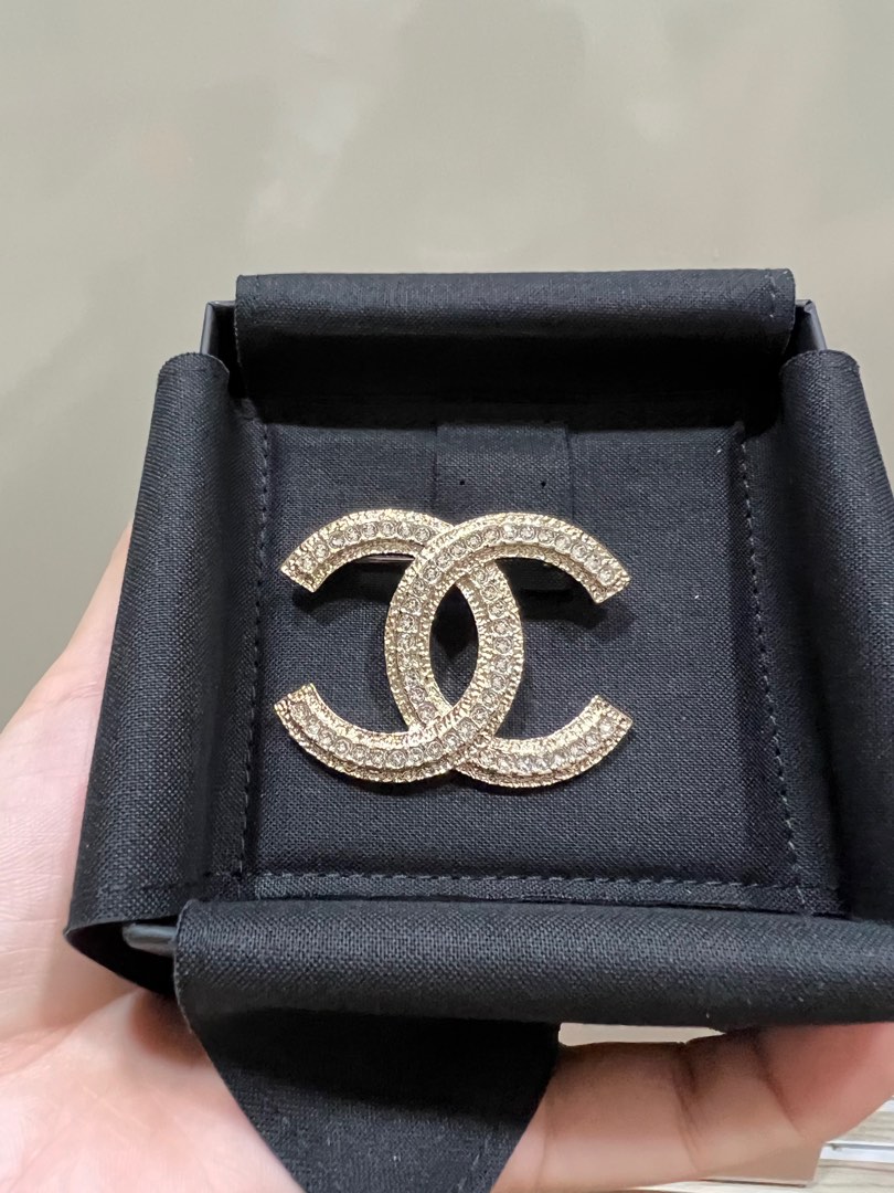 Women sale chanel brooch