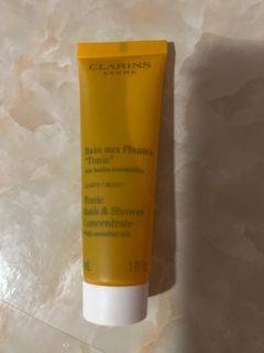 100% Real New Clarins tonic bath & shower concentrate with essential oils 30ml $25 包平郵 沖涼 沐浴露
