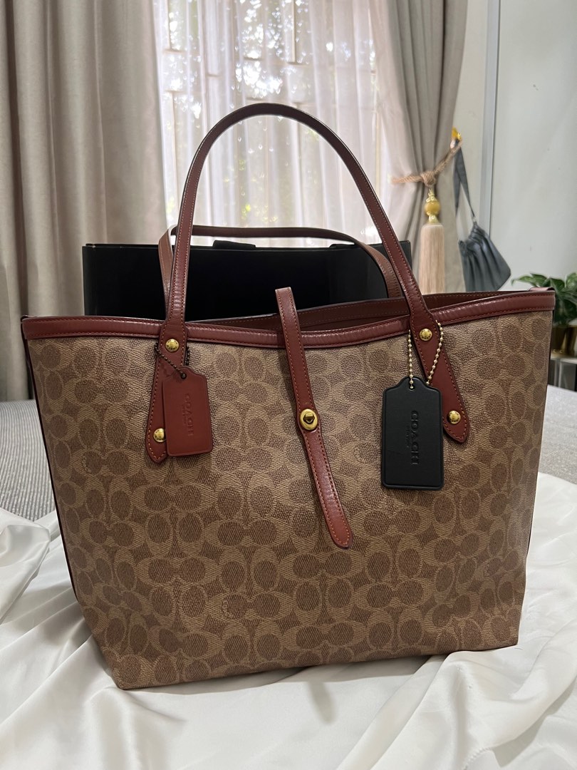 Coach signature market sale tote