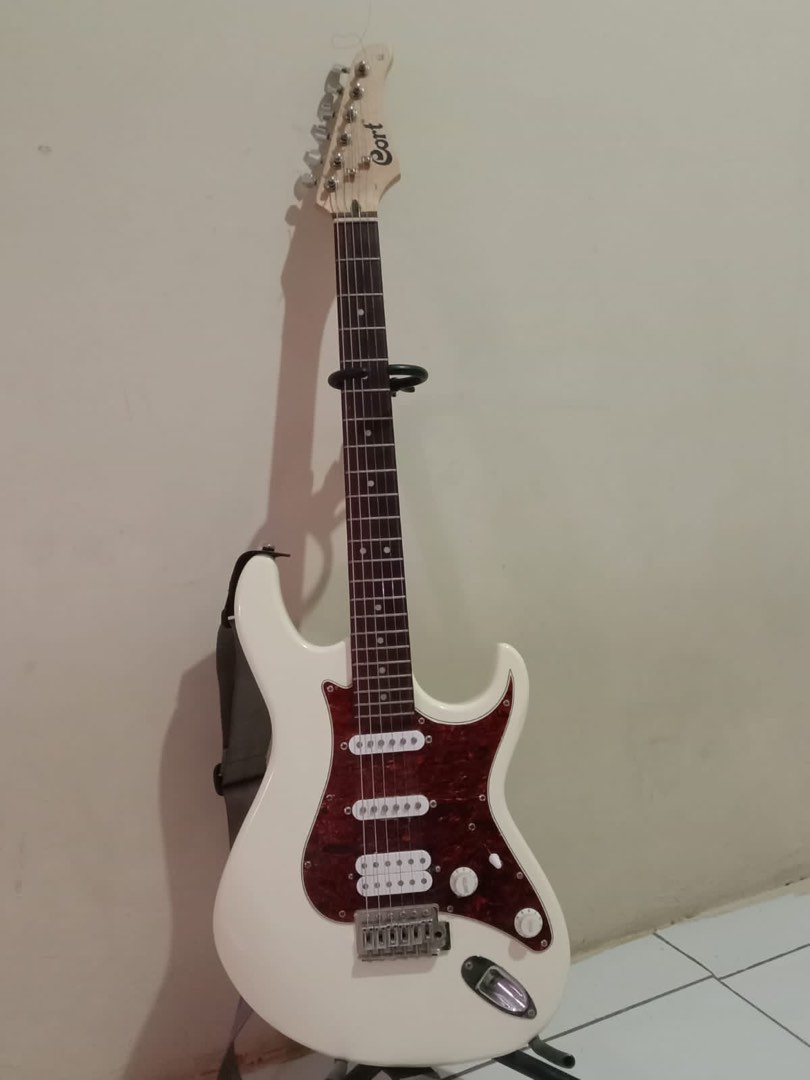 Gitar Listrik Cort G110, Musik & Media, Alat di Carousell