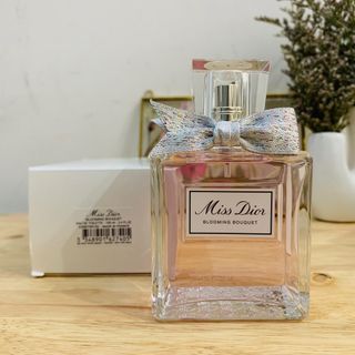 (Category: ) located in . Submitted by pu3couture (Listing ID 1241937554, Image 1). Description: .
