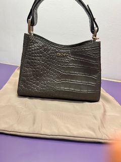 (Category: ) located in . Submitted by superthrifter11 (Listing ID 1241844986, Image 1). Description: .