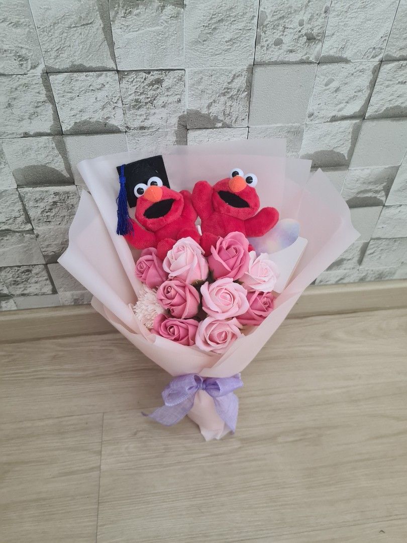 Elmo Graduation Flower Bouquet, Hobbies & Toys, Stationery & Craft ...