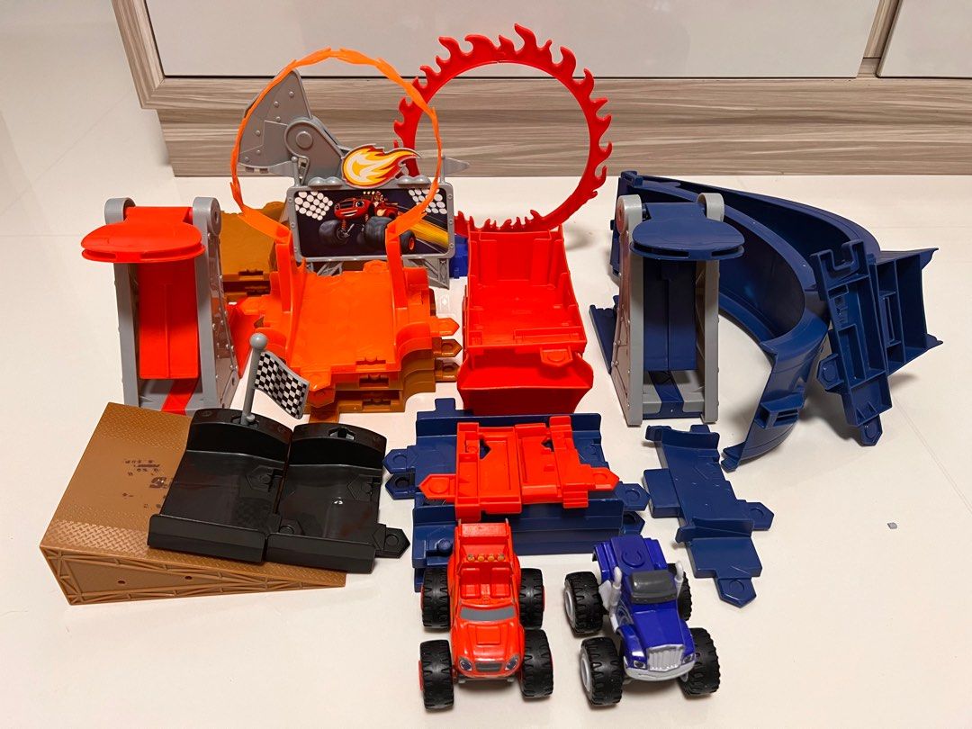 Blaze and the monster machines monster dome playset top