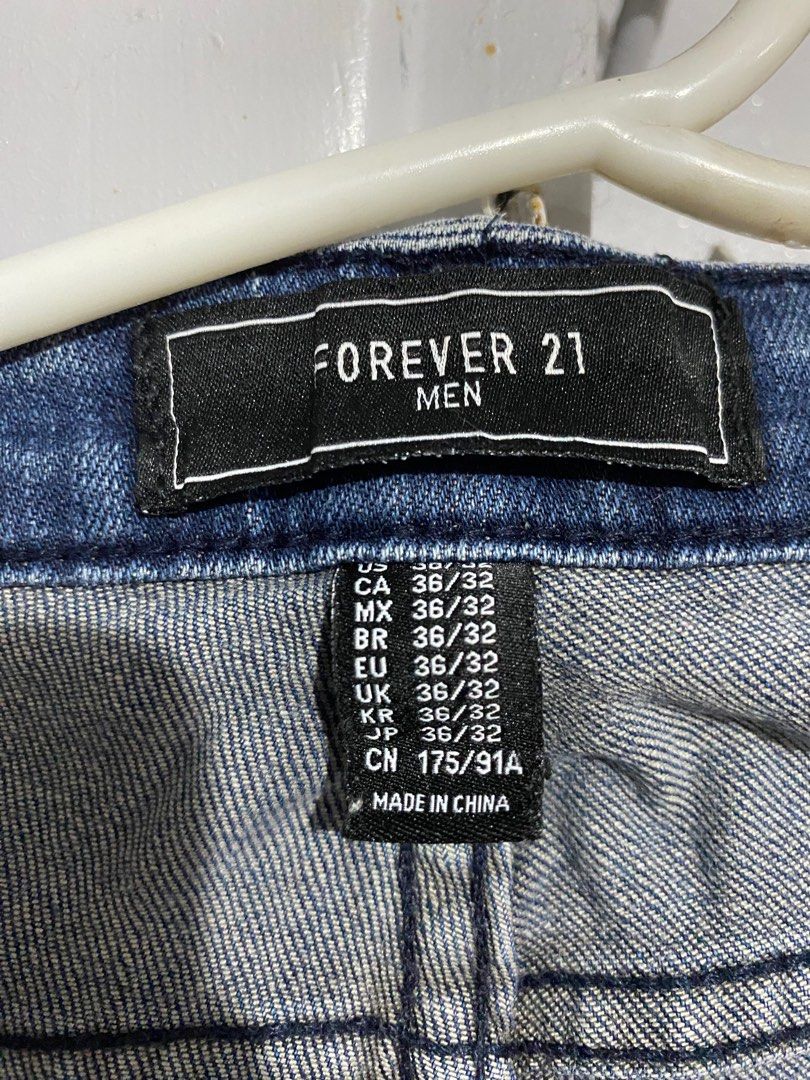 Forever 21 skinny jeans (Category: Jeans) located in Manila. Submitted by igiman (Listing ID 1241763293, Image 2). Description: di na nagagamit paunahan nlng solid piece Waist : 36 .