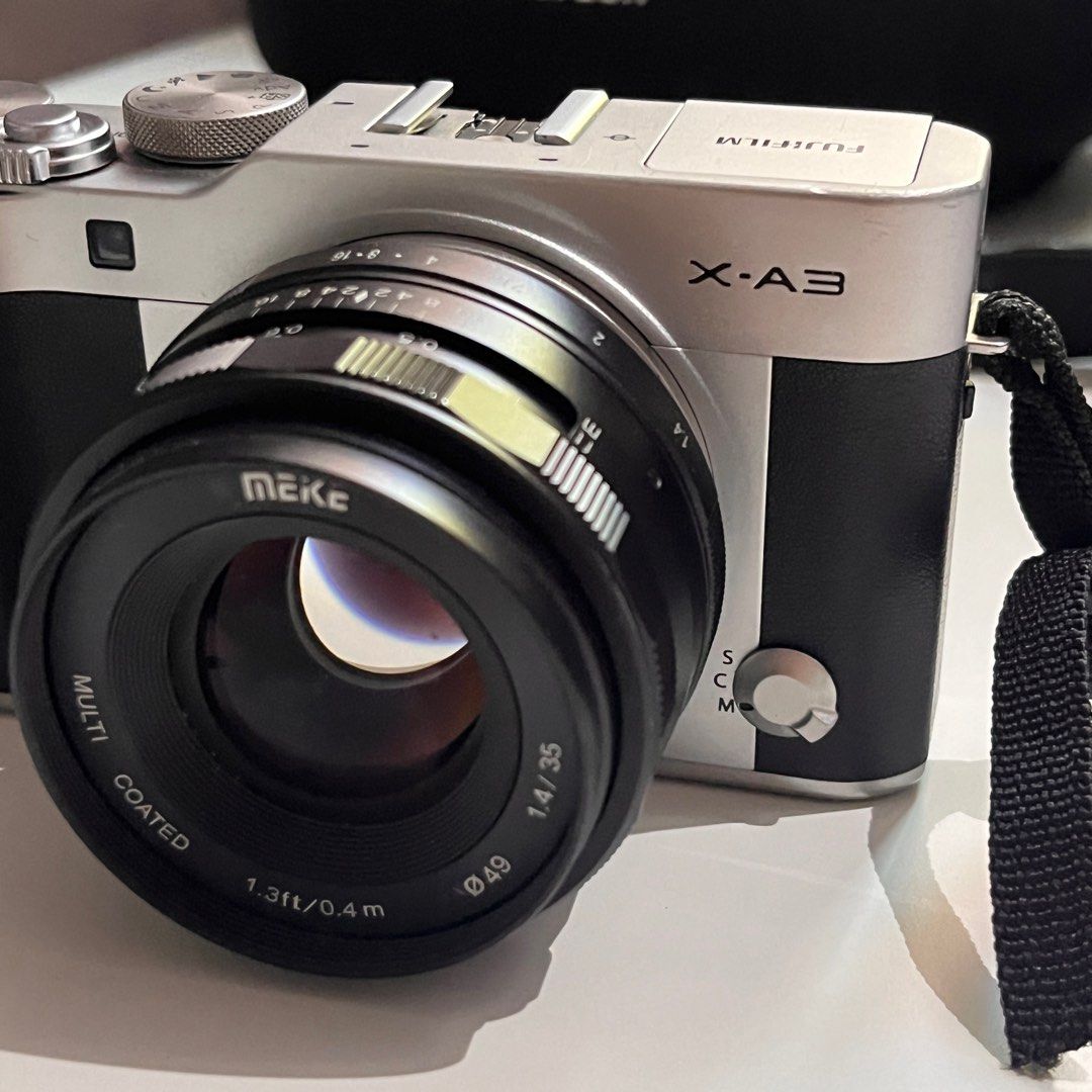 Fujifilm XA3 with Meike 35mm F1.4 lens and 1650mm F3.55.6 kit lens