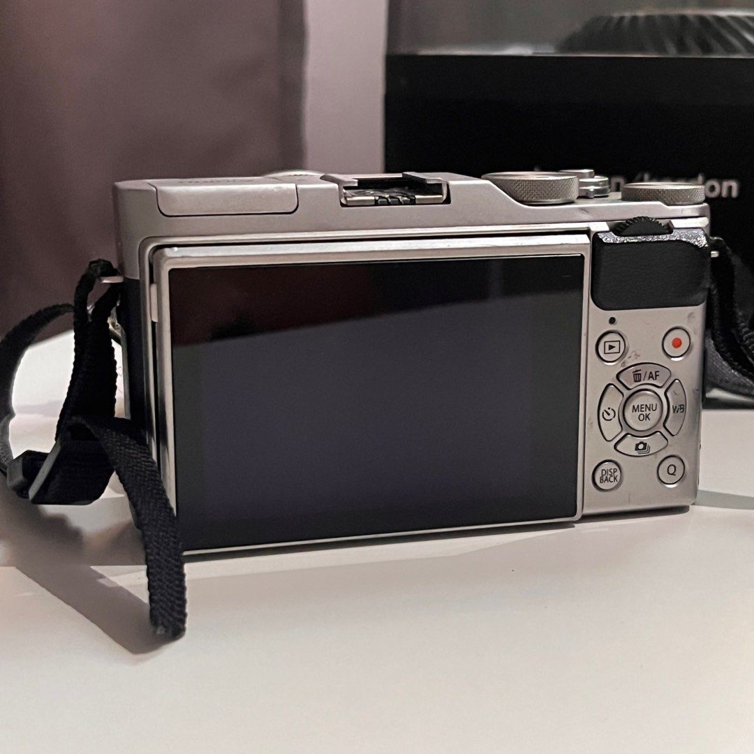 Fujifilm XA3 with Meike 35mm F1.4 lens and 1650mm F3.55.6 kit lens