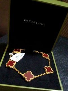 Gelang Clover
