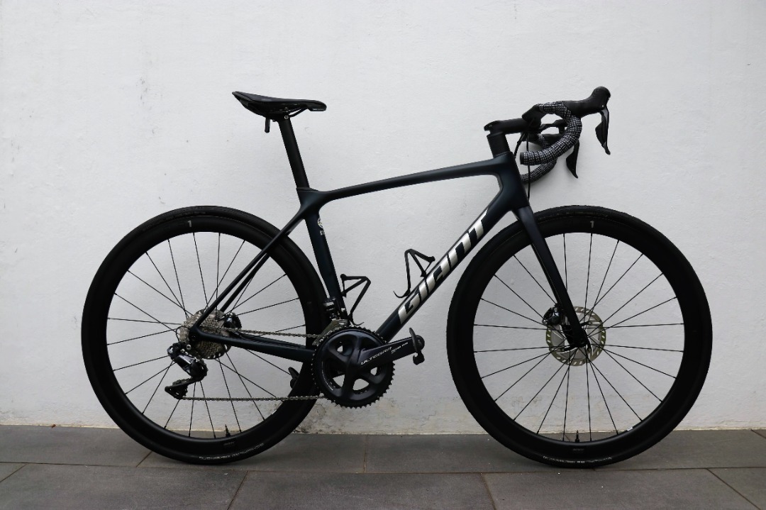 Giant TCR Advanced Pro 0 Disc 2021 Di2 Power meter Size M Sports Equipment Bicycles Parts Bicycles on Carousell