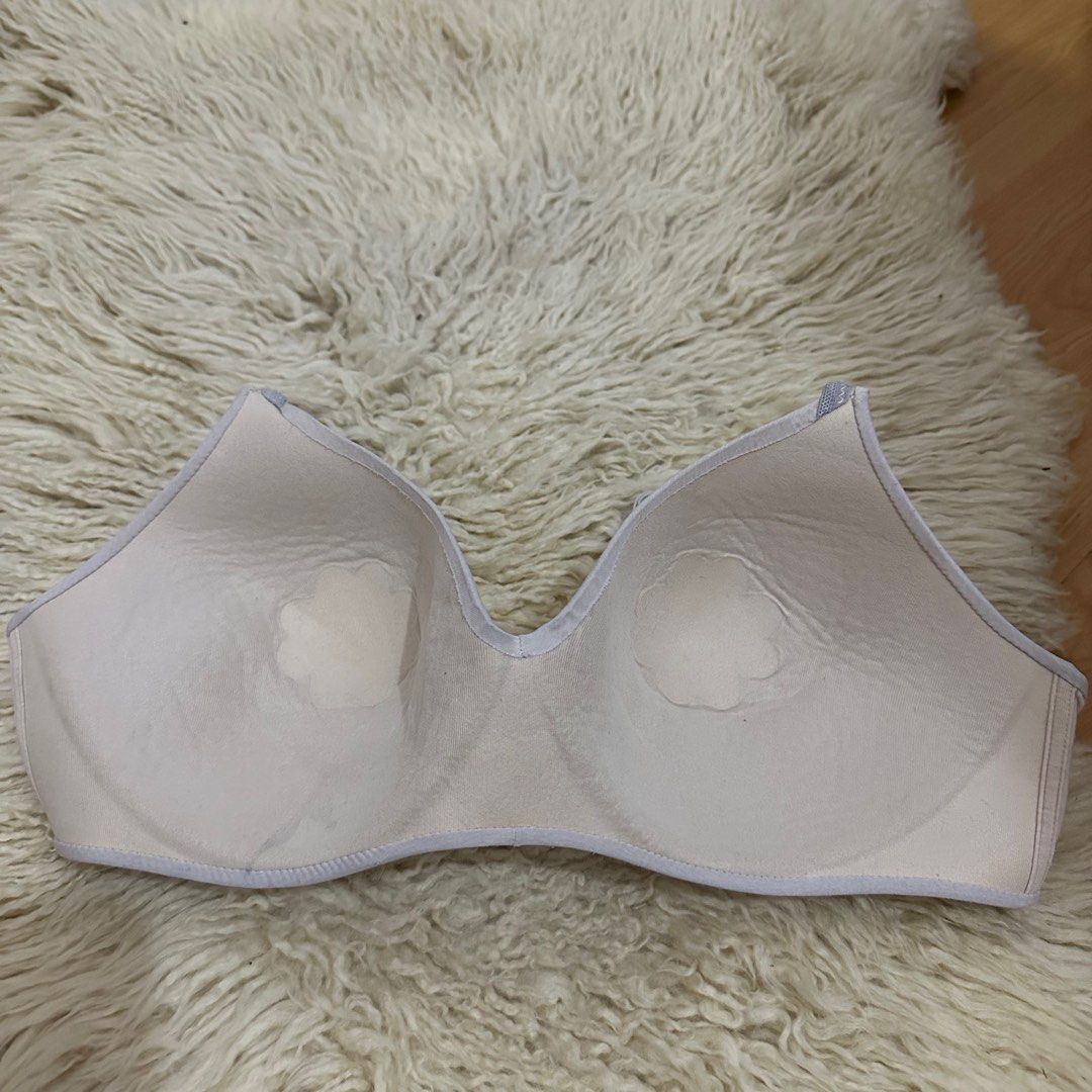 Hanes 38B on tag Sister sizes: 36C, 40A Thin Pads  Wireless Adjustable  strap Back closure All items are from US Bale., Women's Fashion,  Undergarments & Loungewear on Carousell