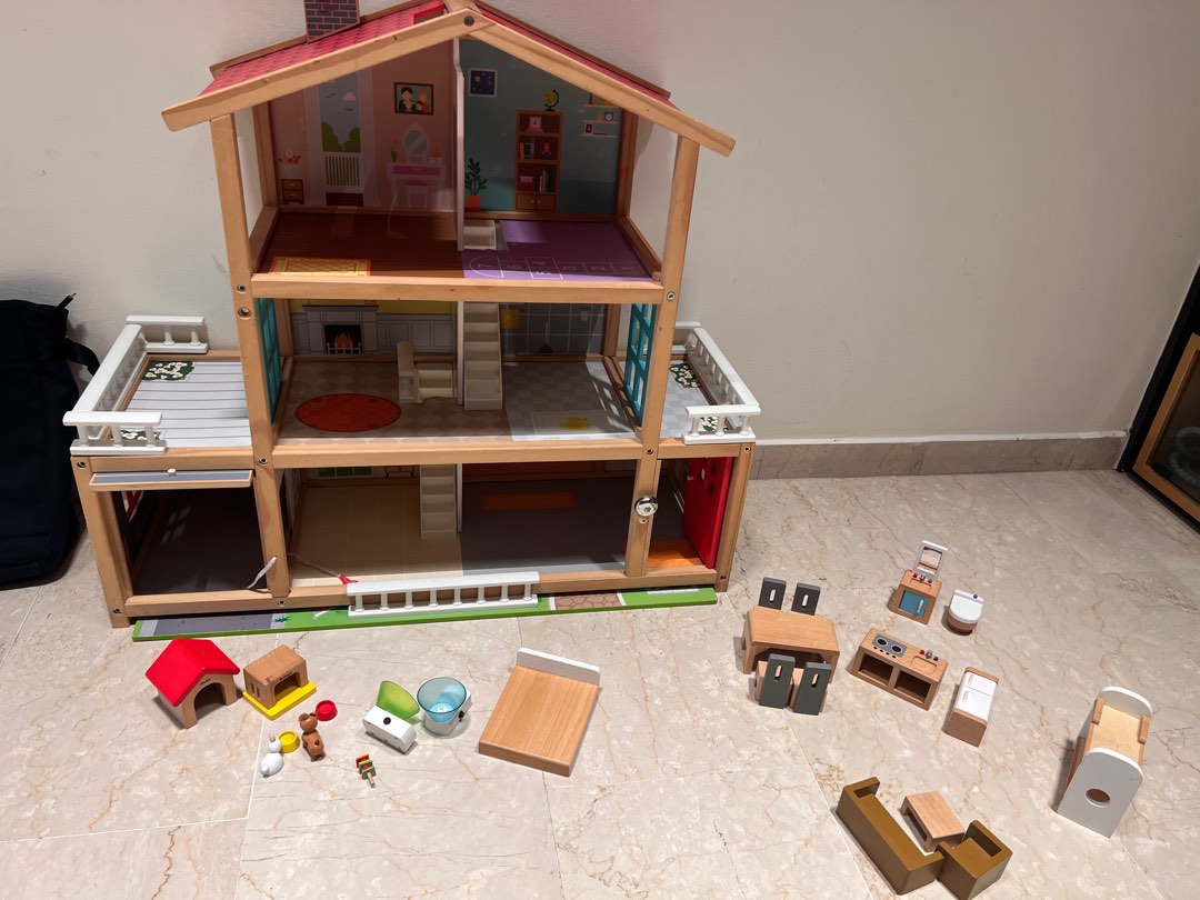 Hape doll house, Hobbies & Toys, Toys & Games on Carousell