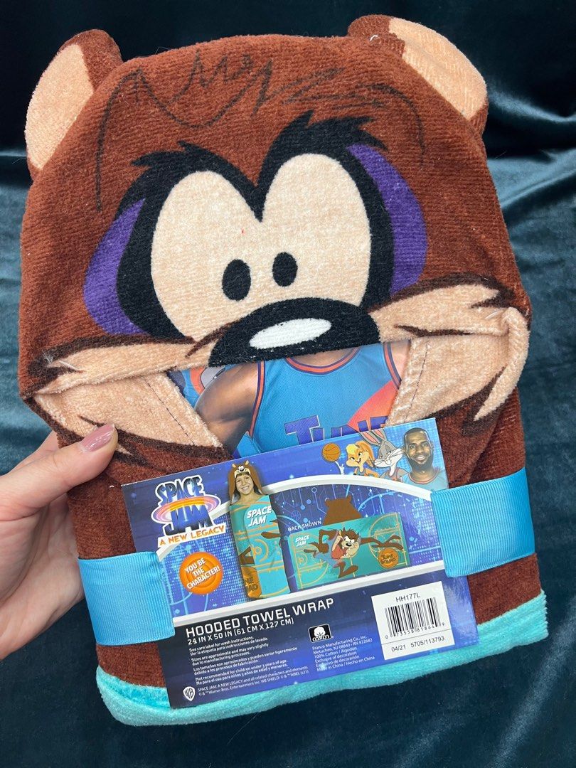 Hooded towel space jam, Furniture & Home Living, Kitchenware