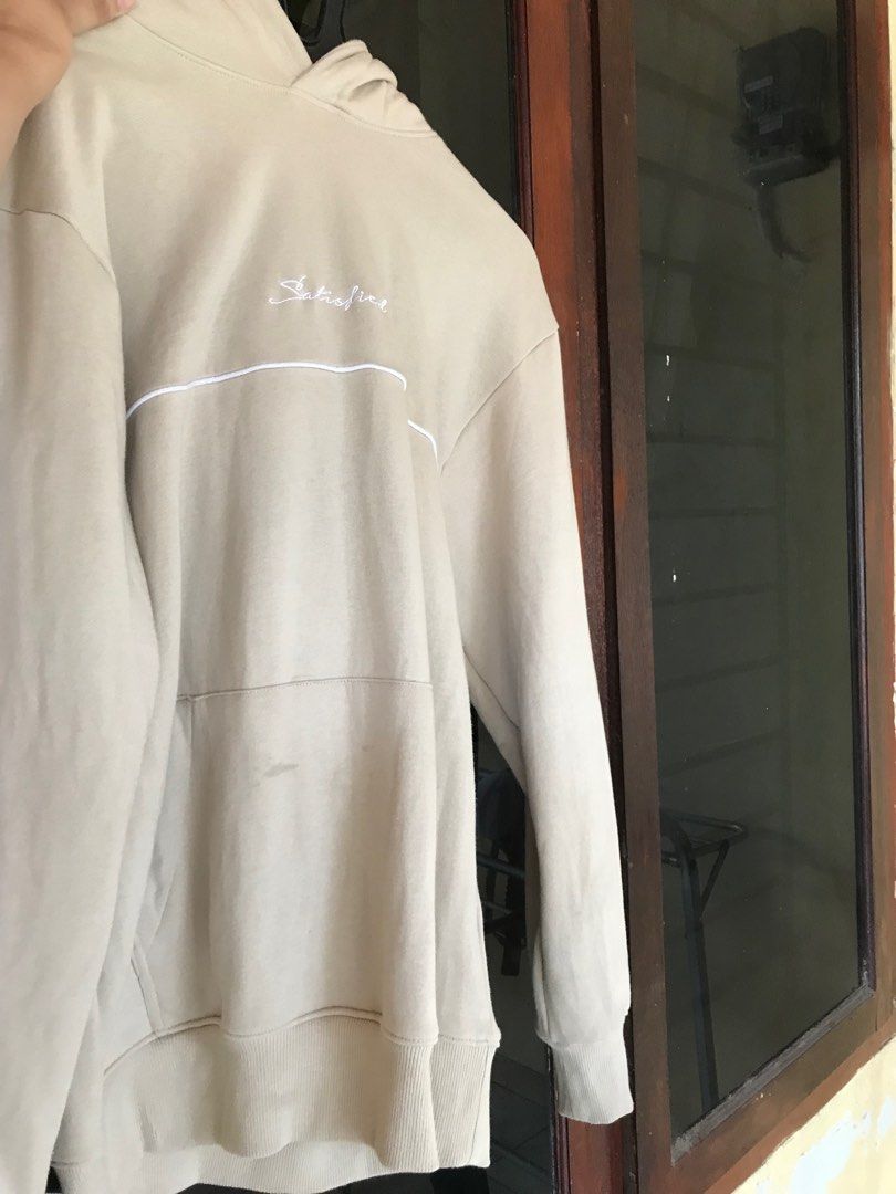 Hoodie H M SATISFIED Embroided Fesyen Pria Pakaian Atasan di Carousell