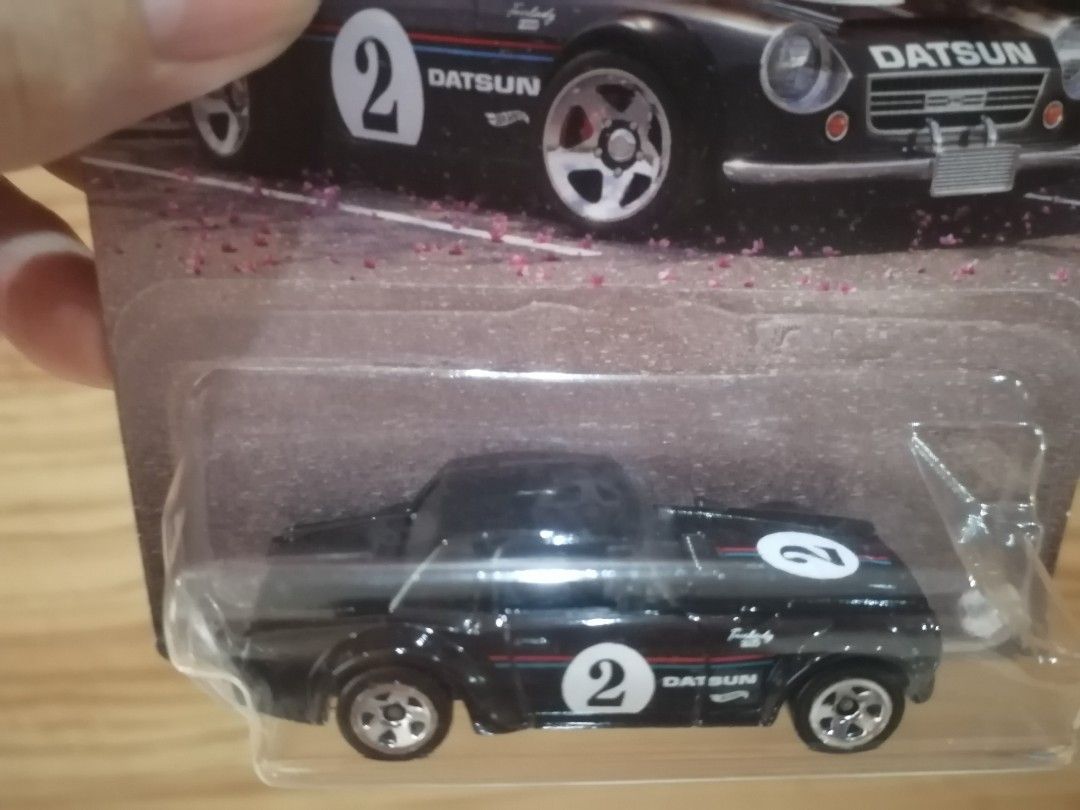Hot wheels fairlady 2000 black hotsell