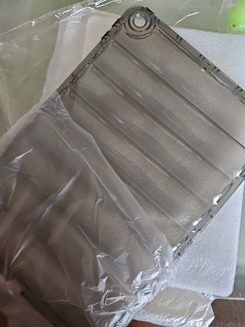 Ipad casing (Category: iPad) located in Singapore. Submitted by deals4deals (Listing ID 1241783410, Image 1). Description: iPad 10.2 (2019/2020/2021) Totally brand new, brought the wrong model for my ipad..