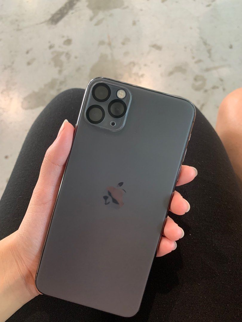 Iphone 11 Pro Max 256GB (Category: iPhone 11 Series) located in Quezon City. Submitted by officialfullcart (Listing ID 1241756716, Image 1). Description: Bought December 2019 First Owner No Issues 80% Battery Health True Tone working Face ID working No icloud issue Factory Unlocked US Variant Inclusions: Box and Cases No to low ballers; unit is good as new Meet-ups only..