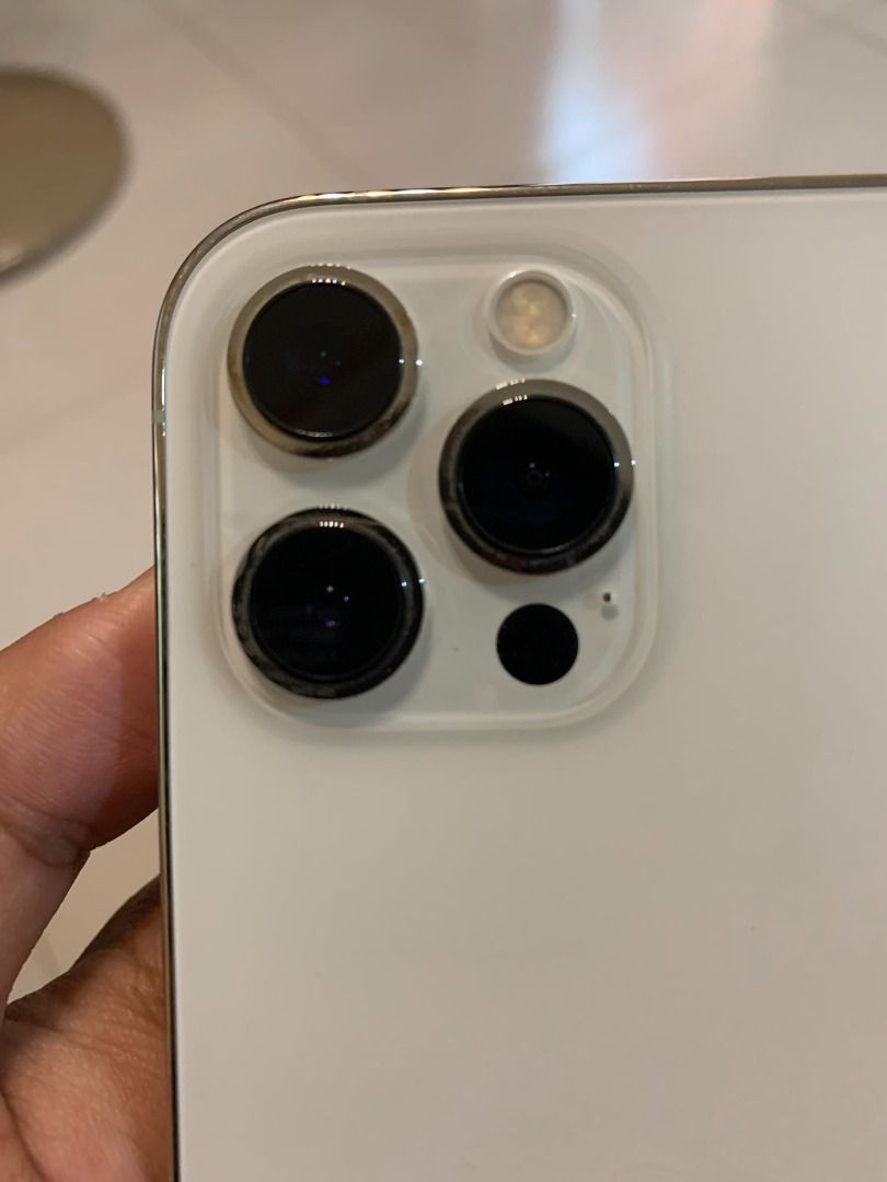 Iphone 12 Pro Max 256 GB (Category: iPhone 12 Series) located in Rosario. Submitted by mark.zabala (Listing ID 1241790865, Image 2). Description: 89% batt health lady-owned.
