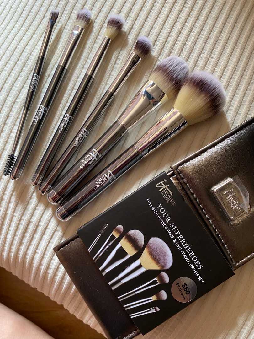 It Cosmetics Brush Set with pouch, Beauty & Personal Care, Face, Makeup