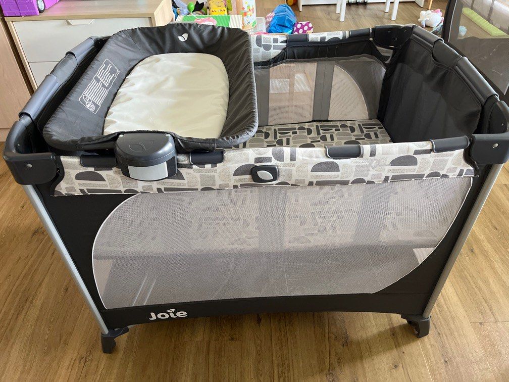 Joie Commuter travel cot, Babies & Kids, Baby Nursery & Kids Furniture
