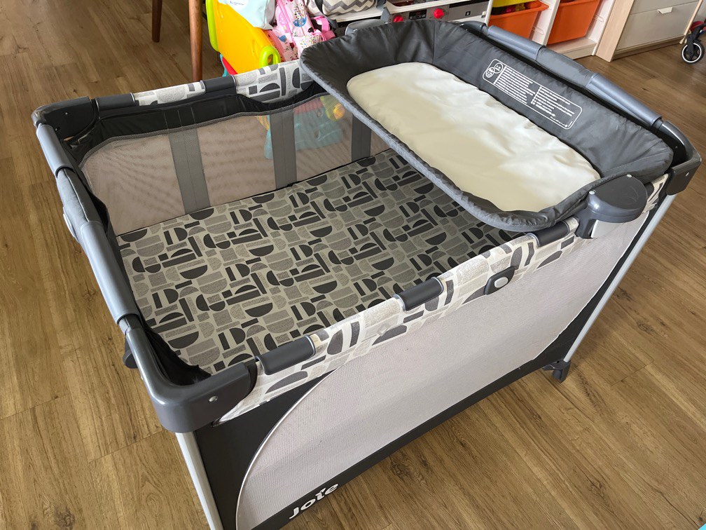 Joie Commuter travel cot, Babies & Kids, Baby Nursery & Kids Furniture