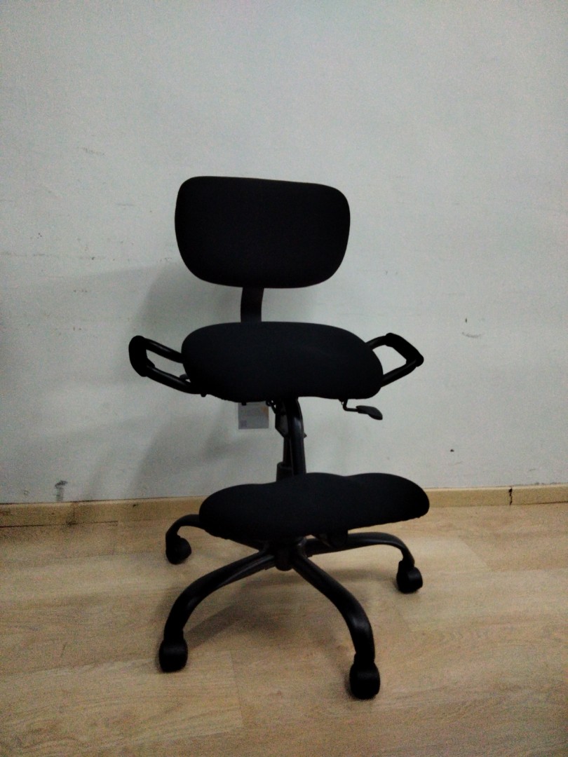 https://media.karousell.com/media/photos/products/2023/7/8/kneeling_chair_1688783823_459bbaaf.jpg