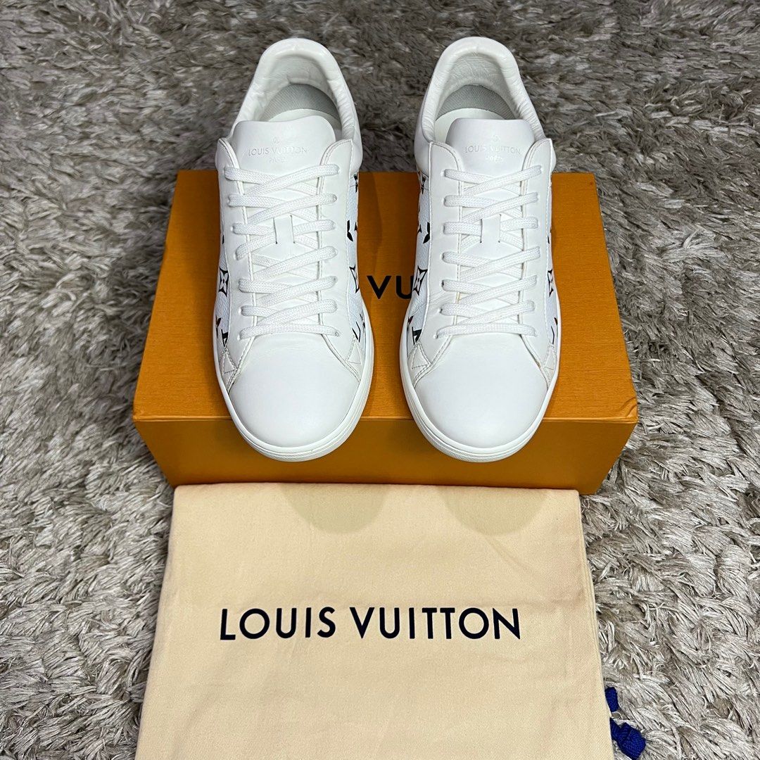 Sneakers Louis Vuitton LV Unisex Luxembourg in Iridescent Monogram Second,  Fesyen Wanita, Sepatu di Carousell