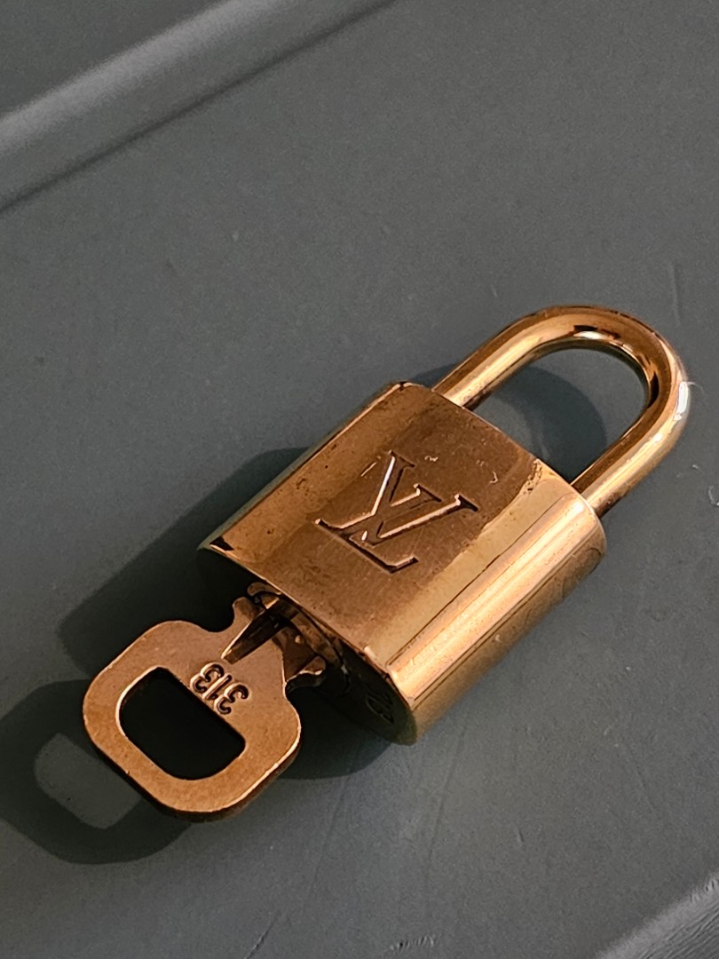 LOUIS VUITTON Padlock and 1 Key Gold Bag Charm Number 313