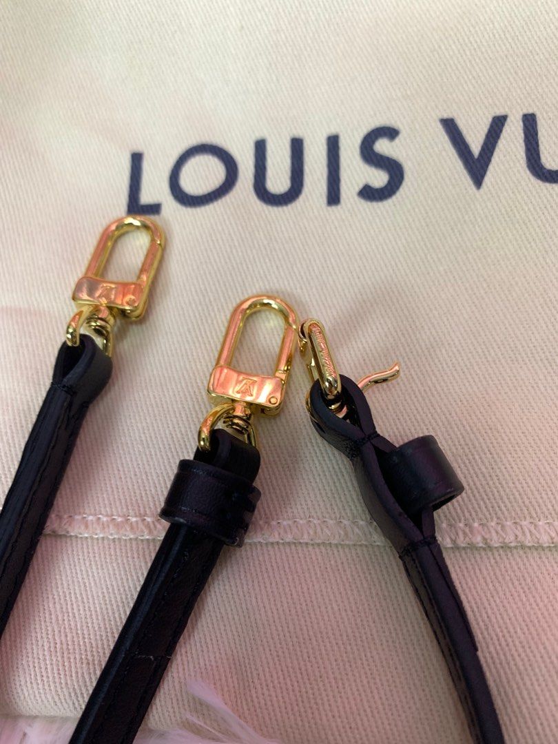 Louis Vuitton lv boîte chapeau Mini Boite Chapeau lv bag monogram reverse  M68726 lv round bag lv mini bag, Women's Fashion, Bags & Wallets,  Cross-body Bags on Carousell
