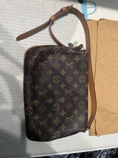 Louis Vuitton Monogram Brown Leather Kidney Bean Shoulder Bag, Women's  Fashion, Bags & Wallets, Shoulder Bags on Carousell