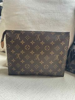 Louis Vuitton LV Monogram Raffia Poche Toilette 26 (Limited Edition  Toiletry Pouch 26 By The Pool Collection), Luxury, Bags & Wallets on  Carousell