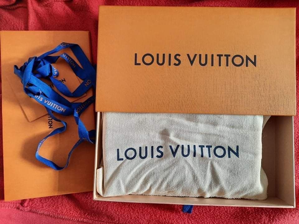 LV Vavin Chain Wallet (Category: Luxury Bags & Wallets) located in Cagayan de Oro. Submitted by bengieee (Listing ID 1241798530, Image 3). Description: .