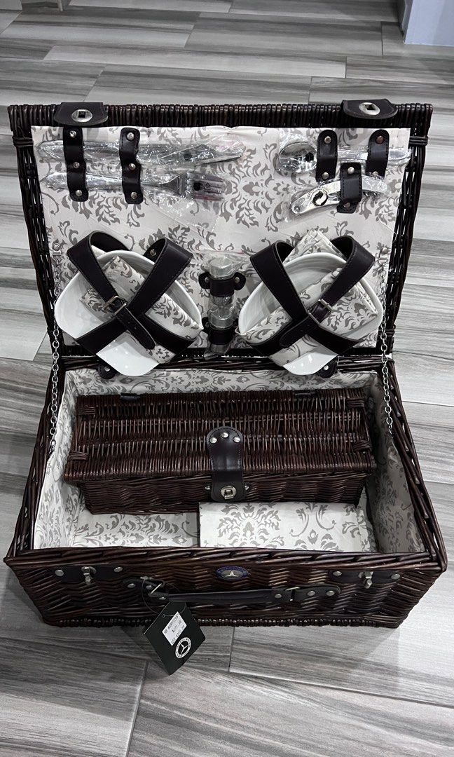 Mercedes Benz Picnic Basket Set, Furniture & Home Living, Kitchenware & Tableware, Food