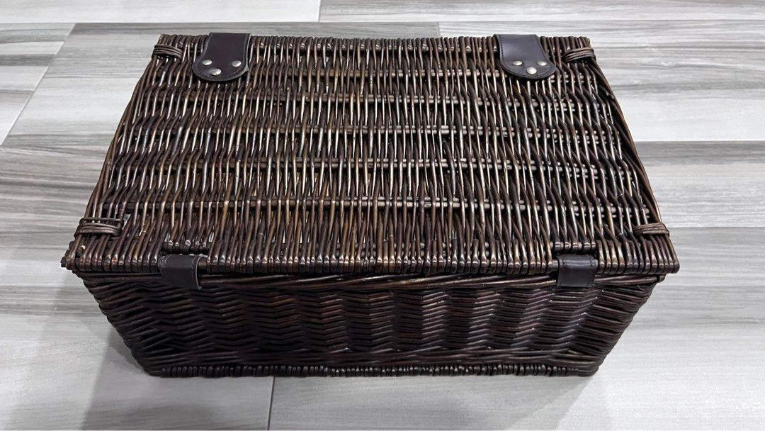 Mercedes Benz Picnic Basket Set, Furniture & Home Living, Kitchenware & Tableware, Food