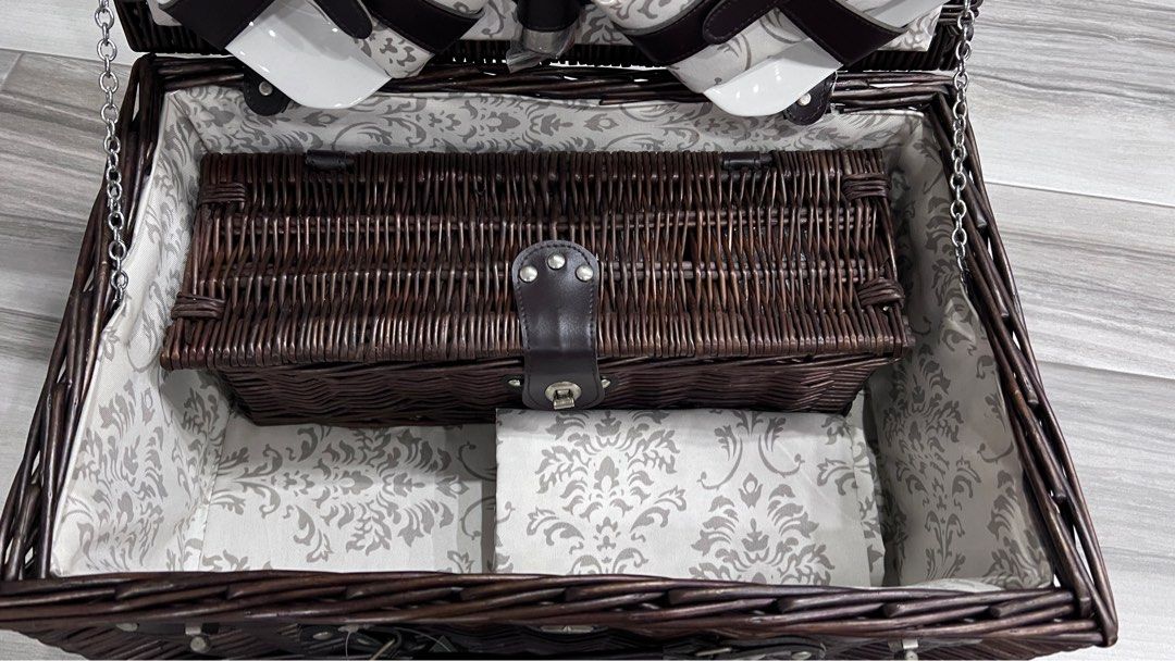 Mercedes Benz Picnic Basket Set, Furniture & Home Living, Kitchenware & Tableware, Food