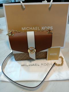Michael Kors Greenwich Bucket Bag (Medium), Luxury, Bags & Wallets on  Carousell